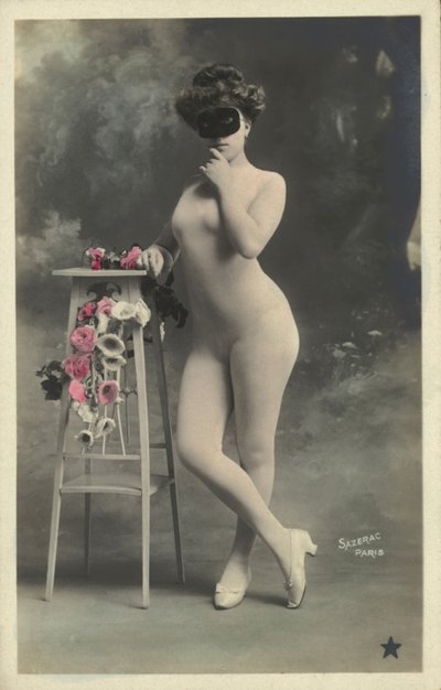 Chica con máscara de French Photographer